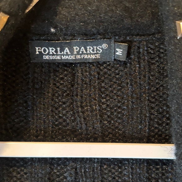 Elegant Black Knit Cardigan with Fur Trim - Picture 10 of 10